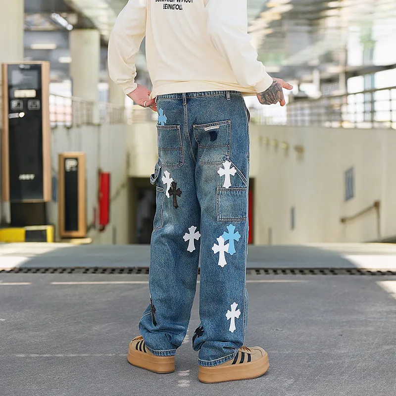 P290 💰 (Top version) chrome hearts ss25 blue, black, blue and white grained leather denim workwear logging pants. Styles with different wash textures, very friendly to people with thin legs and thick legs. The slightly flared version is very flattering to the leg shape. The moderate length is timeless and easy to match. It is the basic styling foundation for various styles. It is a must-have in the wardrobe! The fabric is stiff but also makes the upper body soft without losing texture. The washing process is even more perfect. It is a must-have item for everyone! ! !  Color: blue Size: 30-32-34-36 30 32 34 36 Waist circumference 80 85 90 95 Sitting circumference 105 110 115 120 Foot opening 46 47 48 49 External length 102 103 104 105